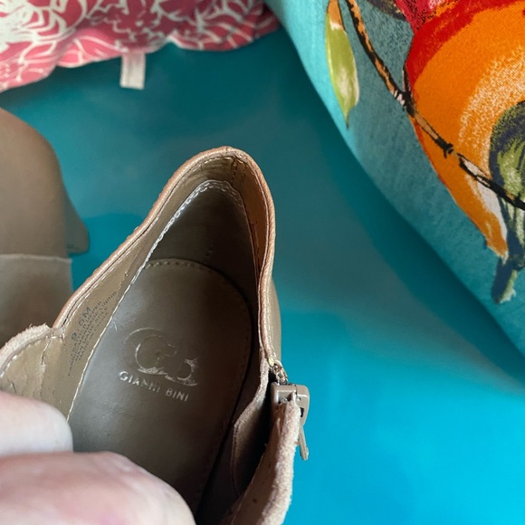 Gianni Bini Size 9.5M (40) Used - Good condition. No Box - Picture 6 of 9